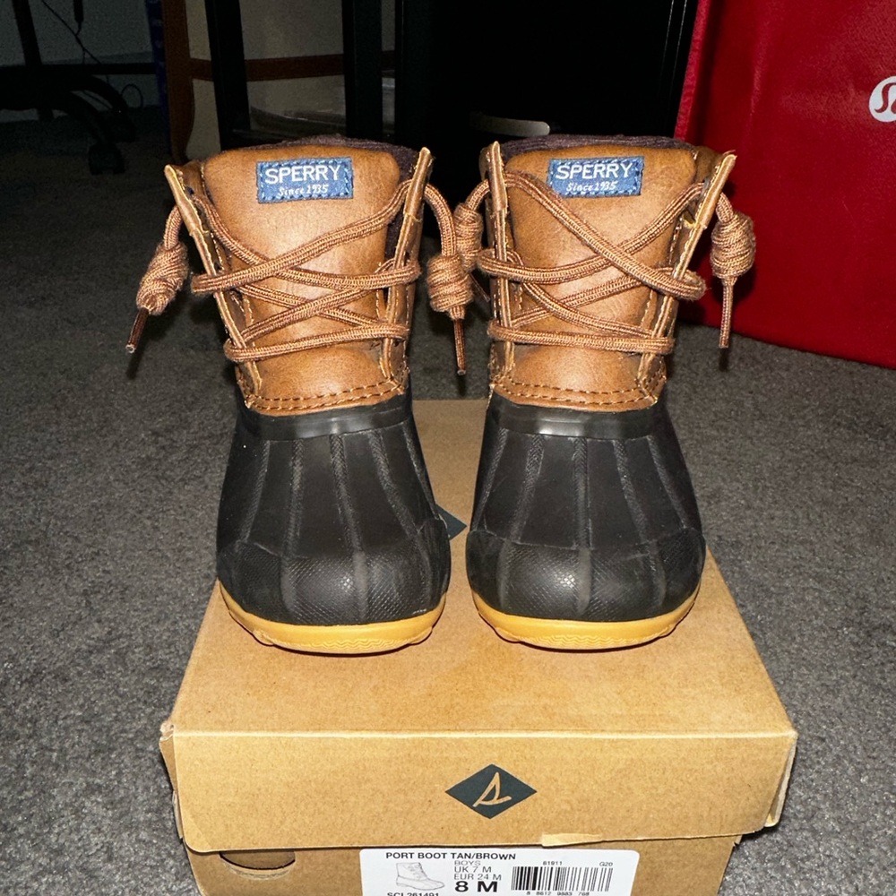 Sperry boots unisex